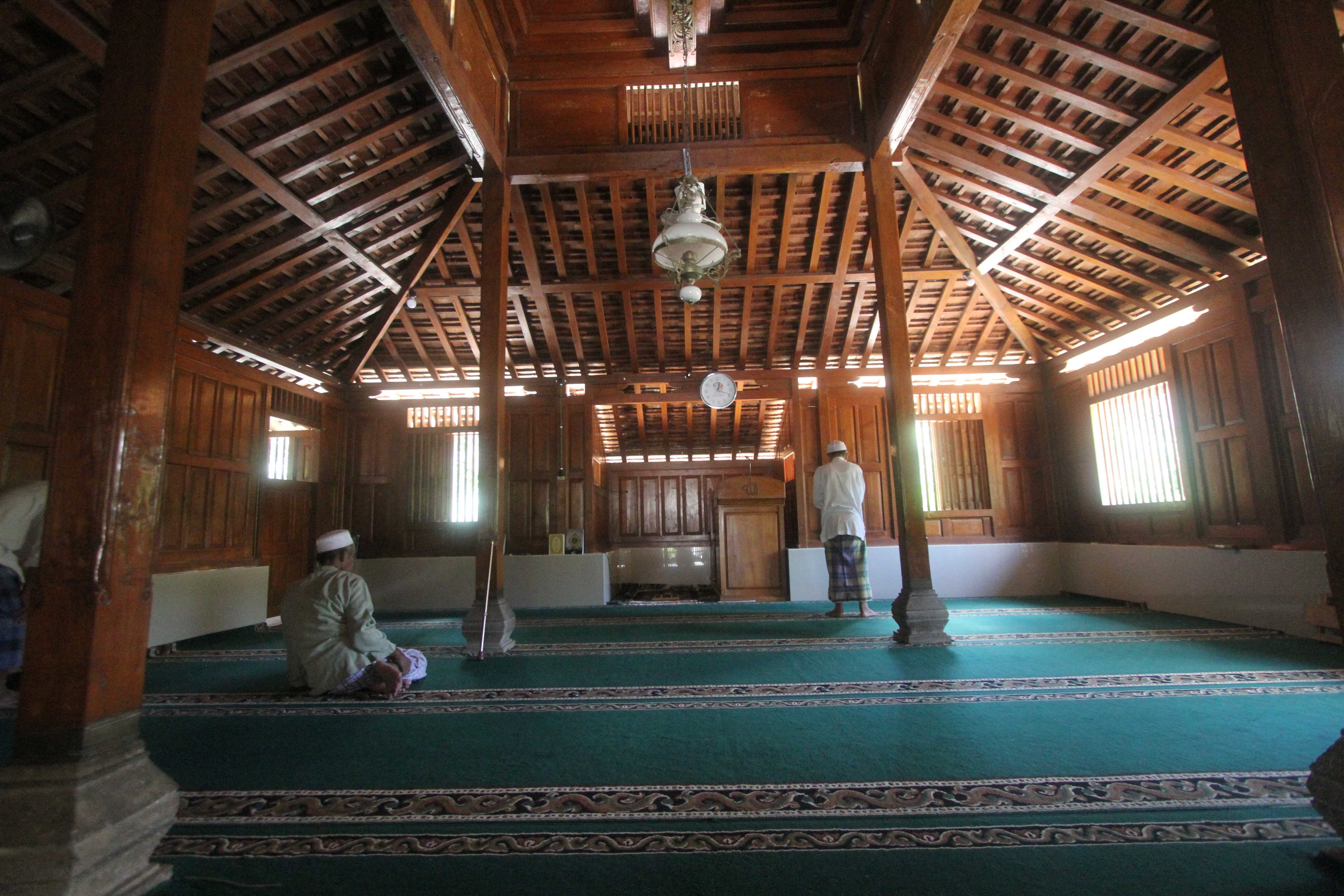 BERSEJARAH: Masjid Kuno Tamanarum di Desa Tamanarum sudah berusia 184 tahun.