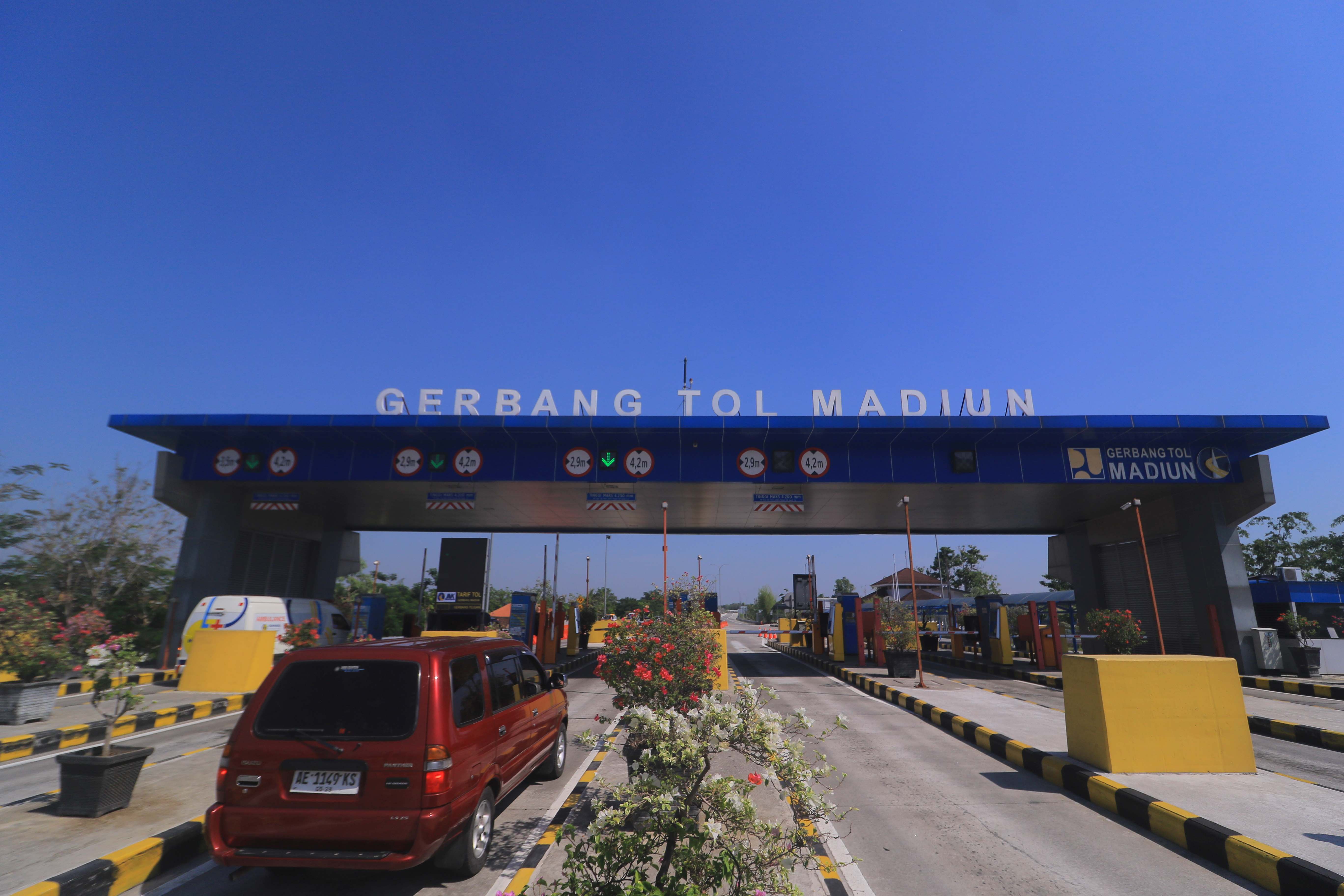 RAWAN: Exit Tol Madiun di Dumpil langganan macet hampir setiap arus mudik dan balik lebaran. (DOKUMEN RADAR MADIUN)