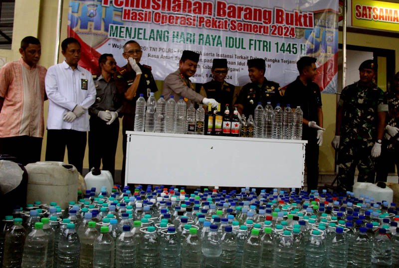 RILIS PERS: Polres Ngawi menyita ribuan liter miras dalam operasi pekat selama 12 hari.