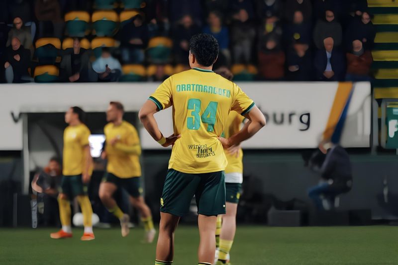 IMBANG: Fortuna Sittard yang diperkuat Ragnar Oratmangoen bermain imbang melawan NEC Nijmegen Calvin Verdonk. (ANTARA)