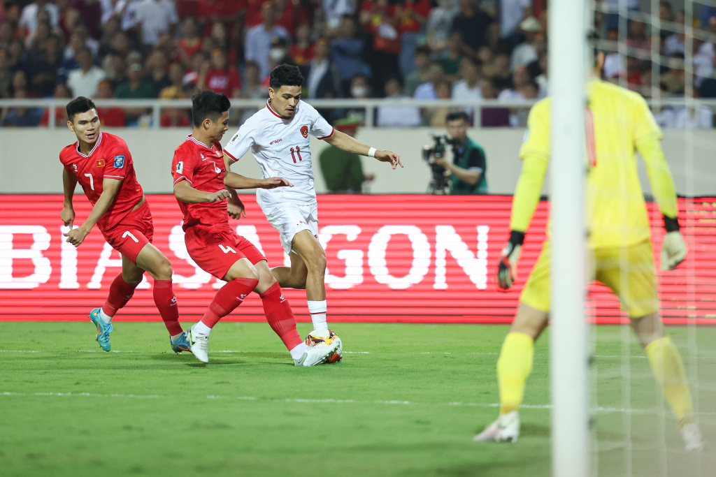 BUKTIKAN KUALITAS: Ragnar Oratmangoen saat membela Timnas Indonesia melawan Vietnam, dalam lanjutan Kualifikasi Piala Dunia 2026 Zona Asia. (PSSI)