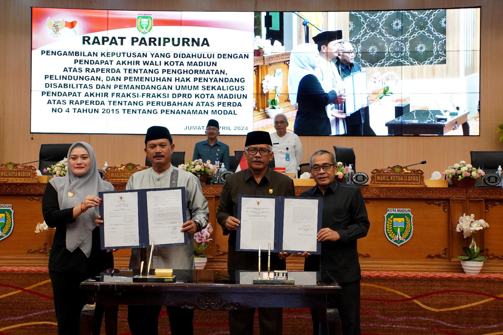 DIDOK: DPRD dan Pemkot Madiun akhirnya menyepakati hasil pembahasan dua raperda kemarin (5/4), salah satunya merupakan usulan legislatif. (SETWAN)