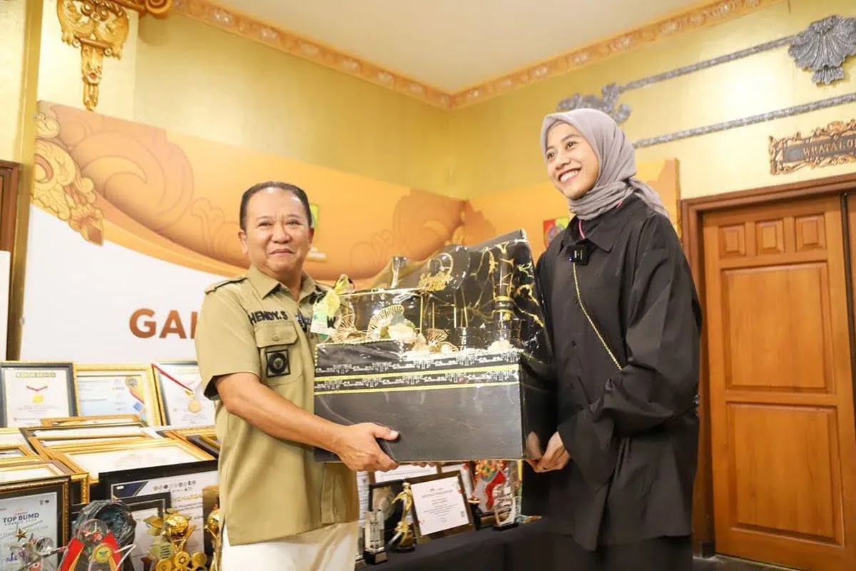 Mega saat bertemu bupati Jember.