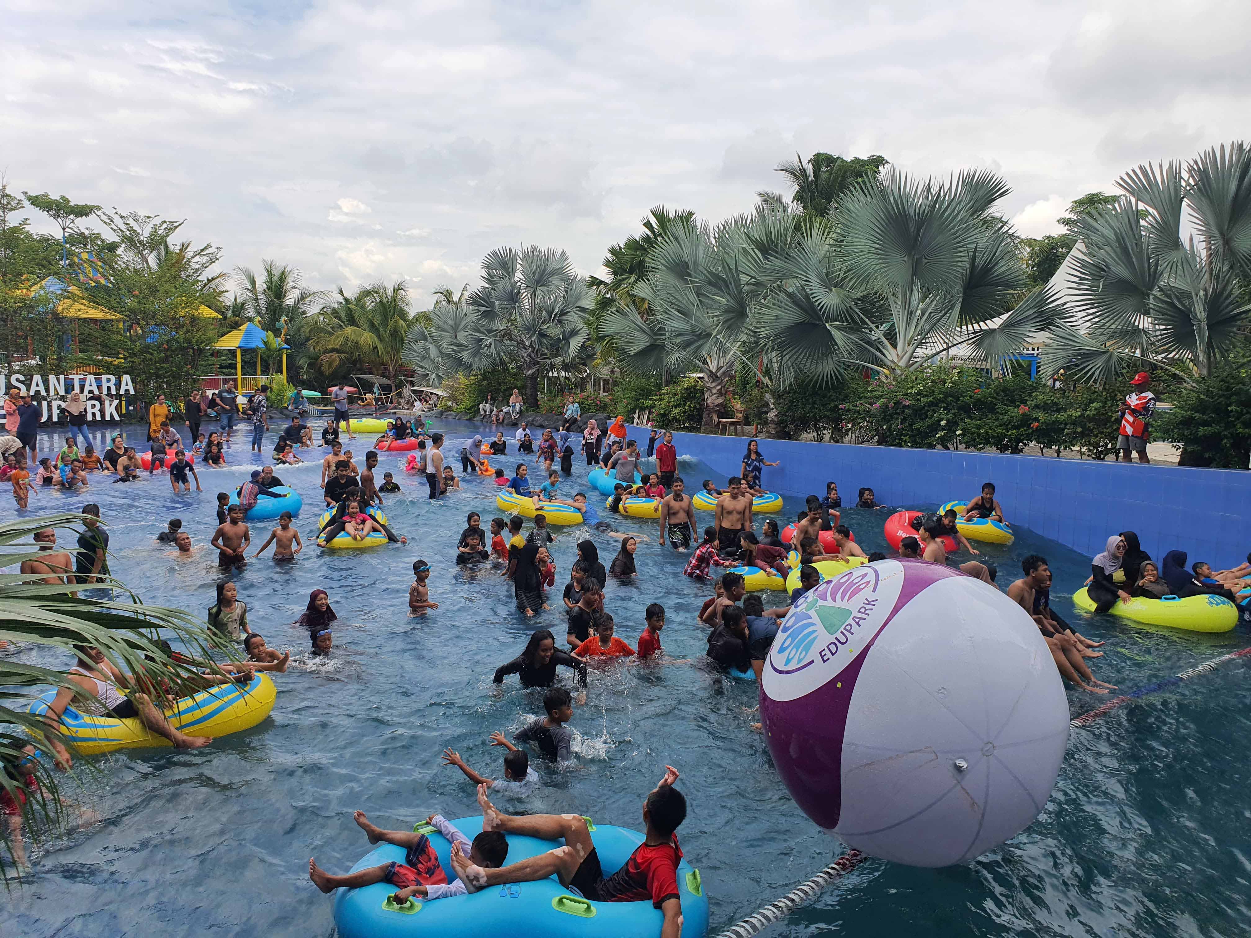 LANGGANAN: Nusantara Edupark maupun MUS menjadi jujugan pengunjung saat momen libur lebaran.&nbsp;(NUSANTARA EDUPARK UNTUK RADAR MADIUN)