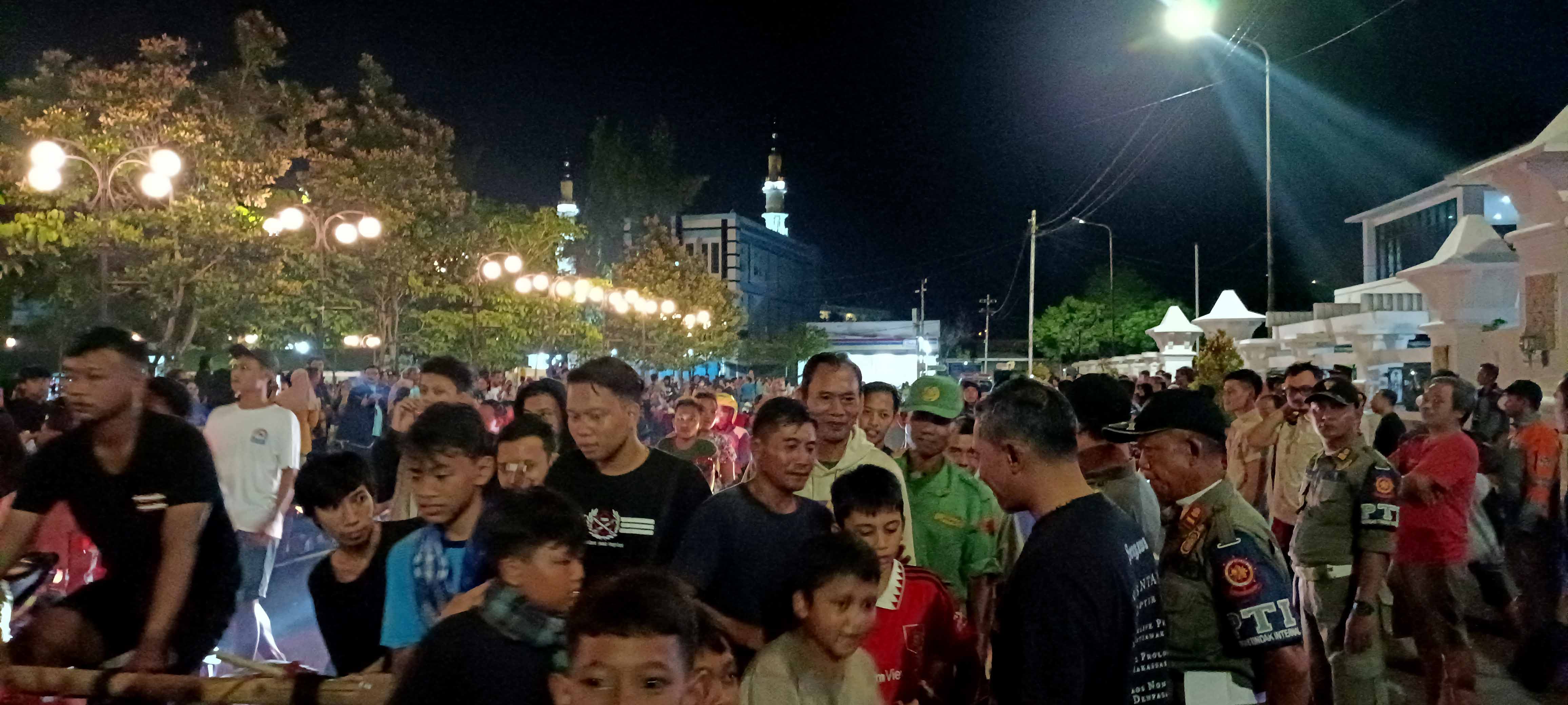 ILUSTRASI: Takbir keliling di Pacitan malam ini diperkirakan bakal lebih meriah daripada rondha thethek karena pemkab mengizinkan pemakaian sound system. (NUR CAHYONO/RADAR PACITAN)