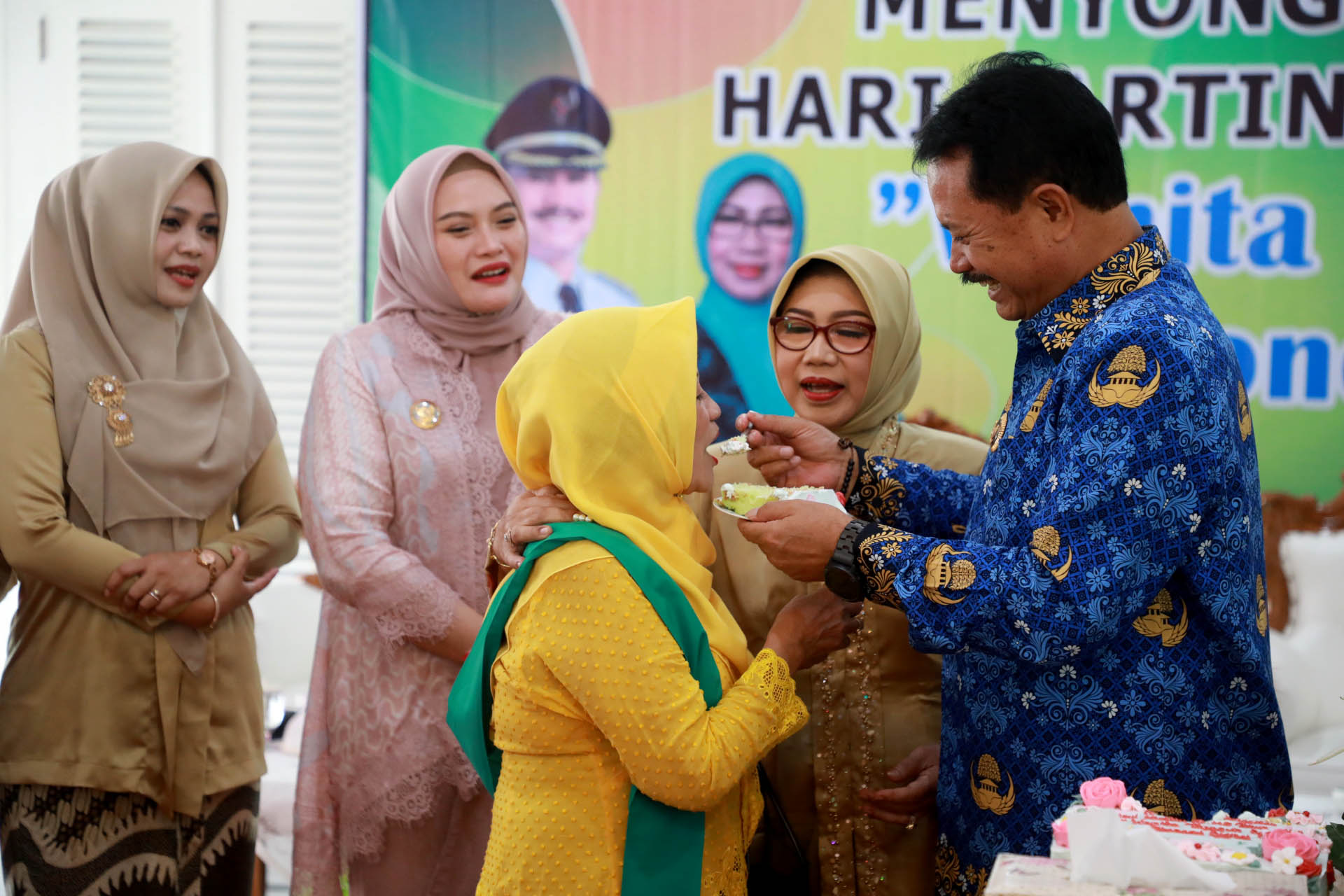 MENYONGSONG HARI KARTINI: Suasana fashion show di rumah dinas Wali Kota Madiun kemarin (17/4).&nbsp;(KOMINFO KOTA MADIUN)
