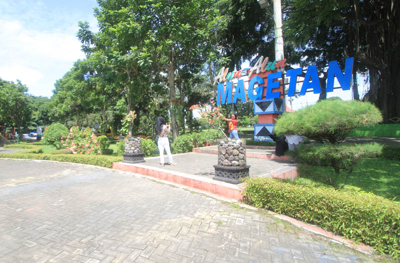 SARPRAS KURANG: Tidak semua area Alun-Alun Magetan terpantau CCTV yang dipasang oleh DLH.&nbsp;