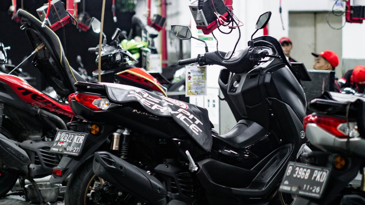 Ilustrasi servis sepeda motor (YIMM MADIUN KEDIRI)