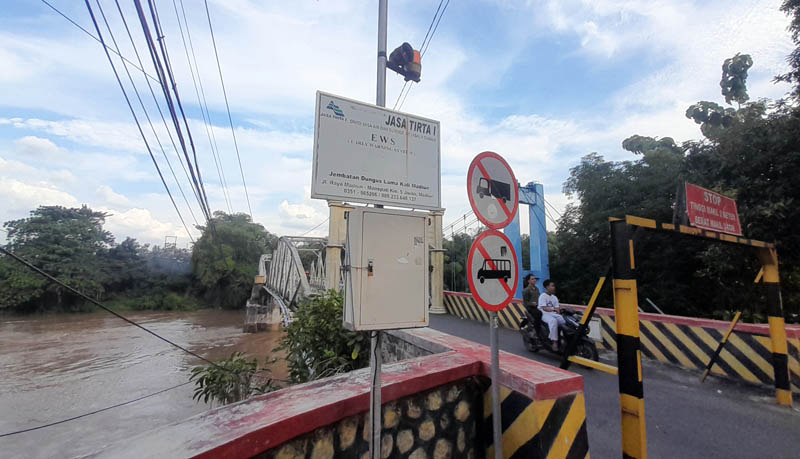 WASPADA: Volume air Bengawan Madiun di Ngawi yang meningkat pasca hujan lebat akhir pekan lalu.