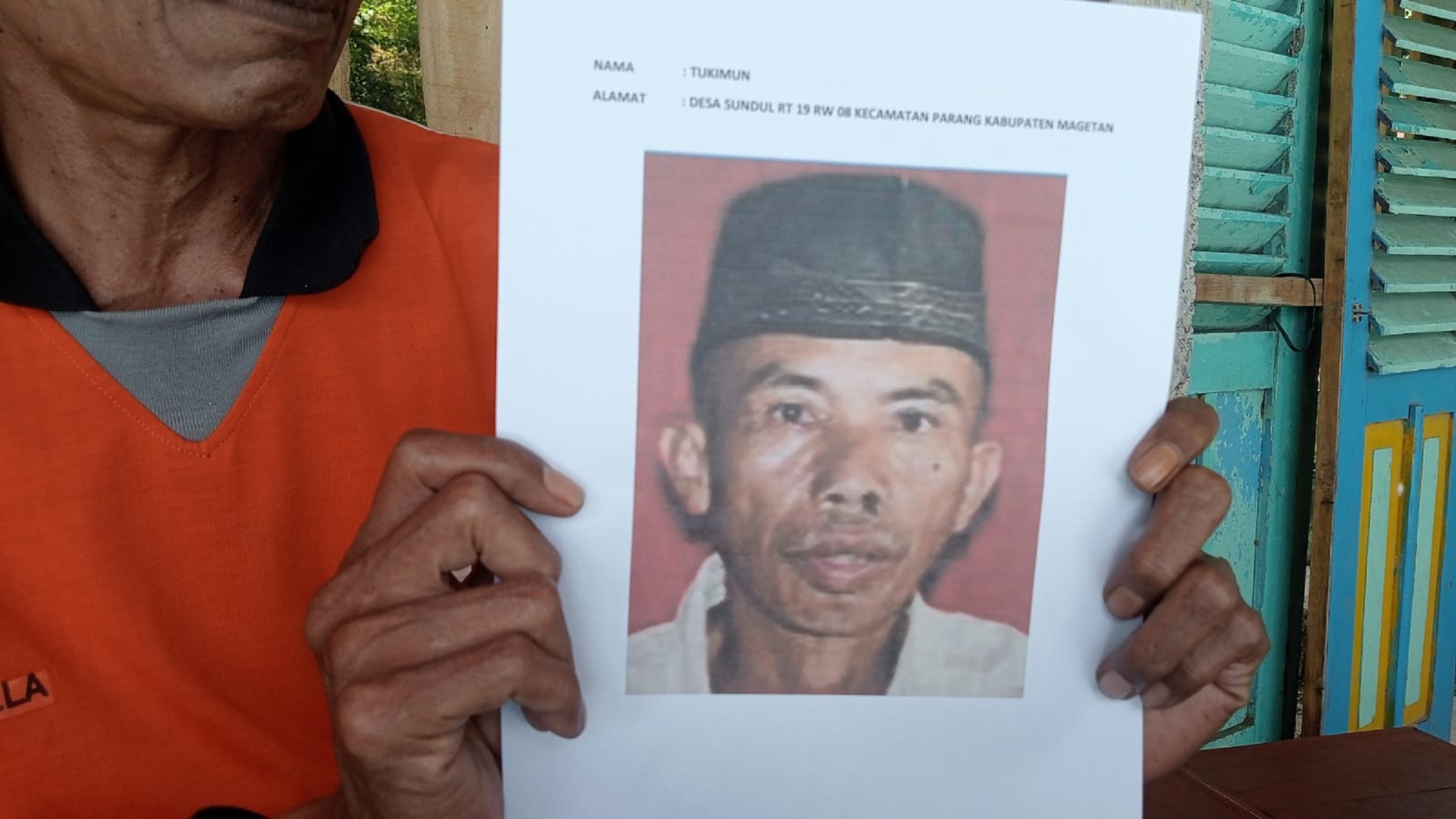 DIGOLEKI: Tukimun, lansia warga Desa Sundul, Kecamatan parang, Kabupaten Magetan, ilang. (ISTIMEWA)