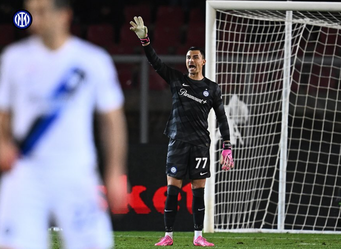 BERI KOMANDO: Emil Audero tampil sebagai penjaga gawang Inter Milan. (INSTAGRAM)