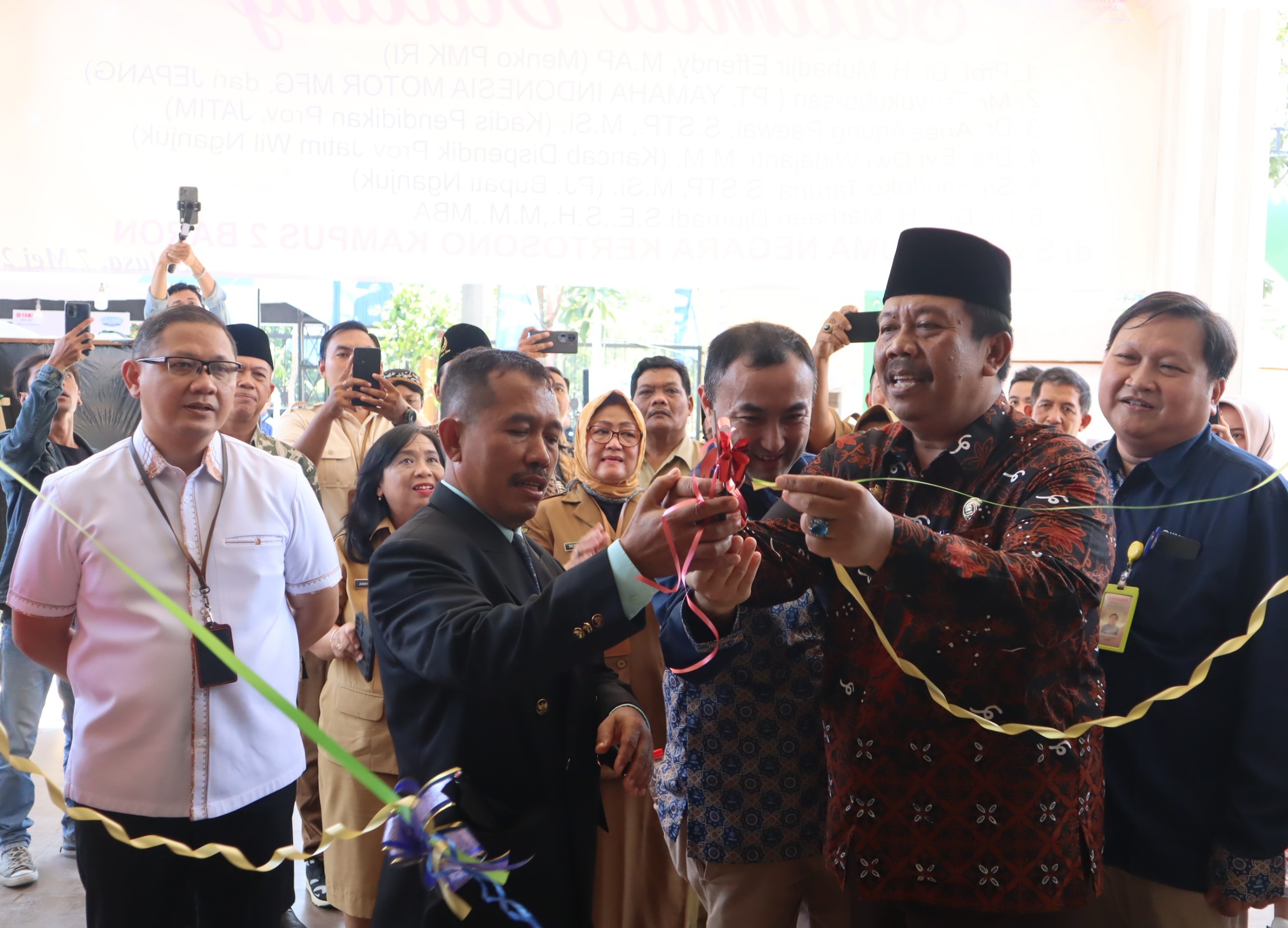 SIMBOLIS: Peresmian kelas khusus PT YIMM di SMK Negara Kertosono.&nbsp;(YIMM MADIUN-KEDIRI)