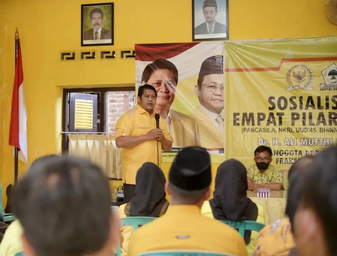 BALON BUPATI: Gagarin dalam sebuah acara di DPD Partai Golkar Pacitan beberapa waktu lalu. (NUR CAHYONO/JAWA POS RADAR PACITAN)  &nbsp;