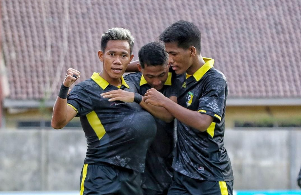 VICTORY: PSM Madiun memenangi laga melawan tuan rumah PSDB Demak di Stadion Sultan Fatah kemarin (12/5).&nbsp;(IG PSM MADIUN)