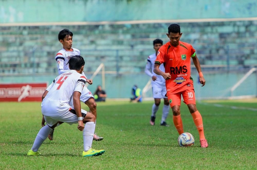 Persekabpas saat menghadapi NZR Sumbersari di match kedua.
