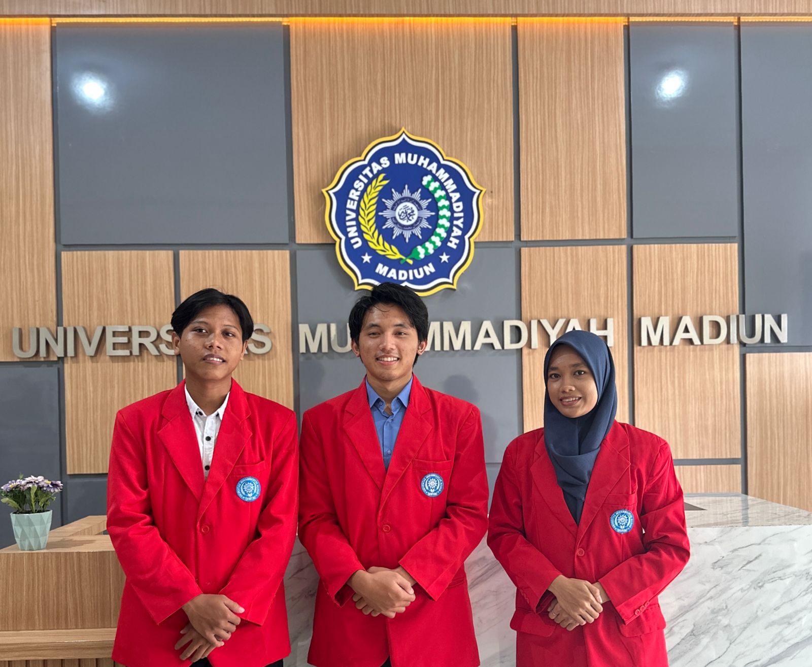 BANGGA : Tiga mahasiswa Prodi Biokewirausahaan  peraih pendanaan Program Pembinaan Mahasiswa Wirausaha (P2WM) 2024 dari Kemendikbudristek. (ISTIMEWA)