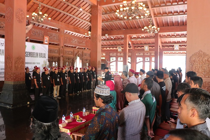 PERSIAPAN BESAR: Ratusan juru sembelih halal (Juleha) mengikuti pelatihan sertifikasi penyembelihan hewan kurban halal sesuai syariat di Pendapa Pemkab Ponorogo, Kamis (24/5).