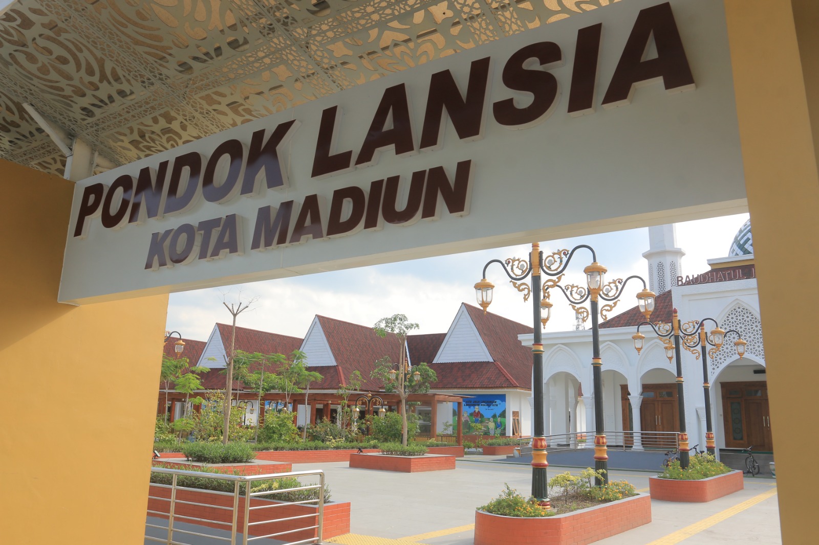 PONDOK LANSIA: Proyek pembangunan tahap dua di kawasan Lapak Bumi Semendung, Klegen, Kartoharjo, mulai dikerjakan. (BAGAS BIMANTARA/RADAR MADIUN)