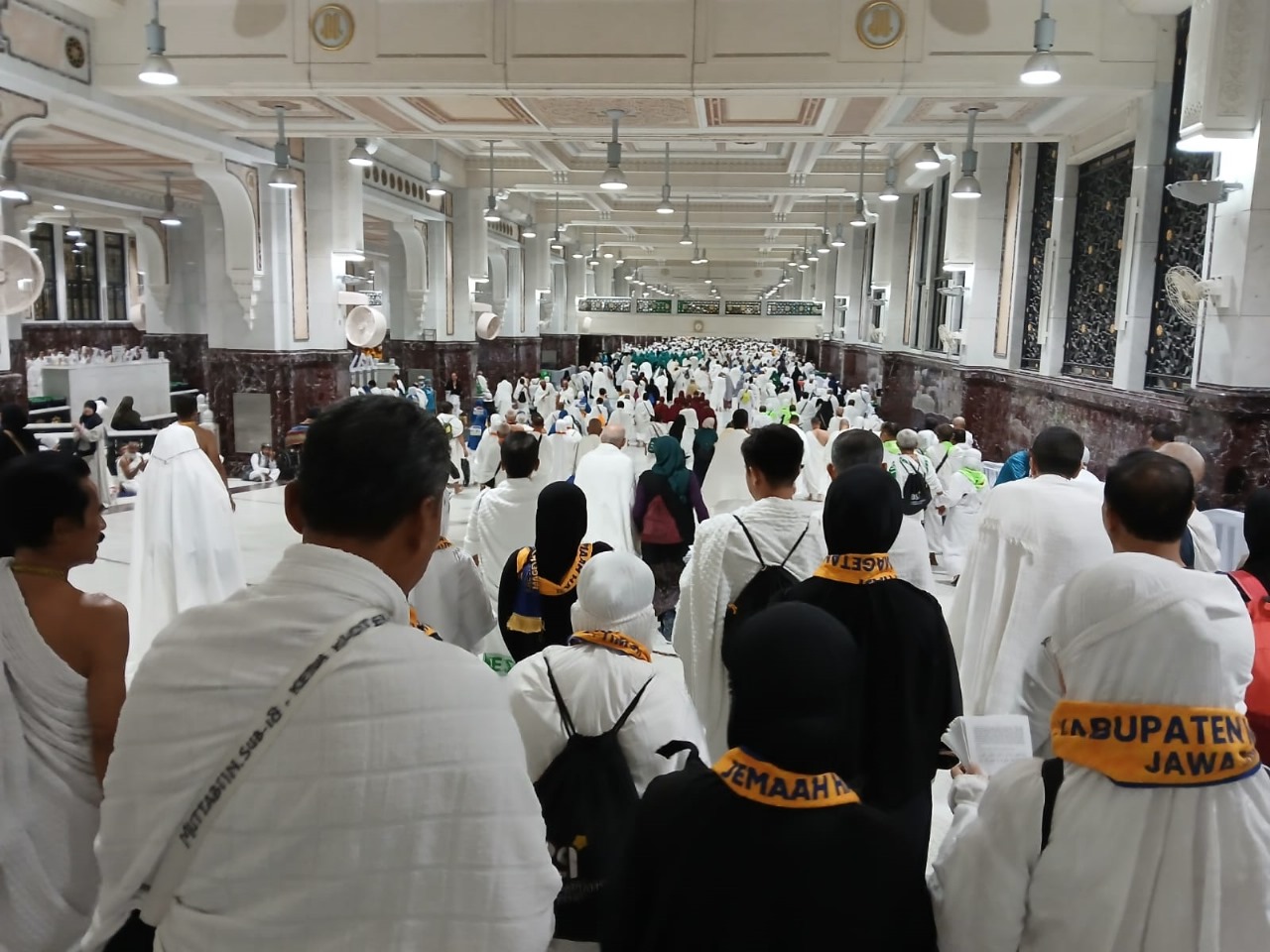 BERIBADAH: Jemaah dari Magetan menunaikan umrah sunnah sembari menunggu puncak haji di Armuzna.