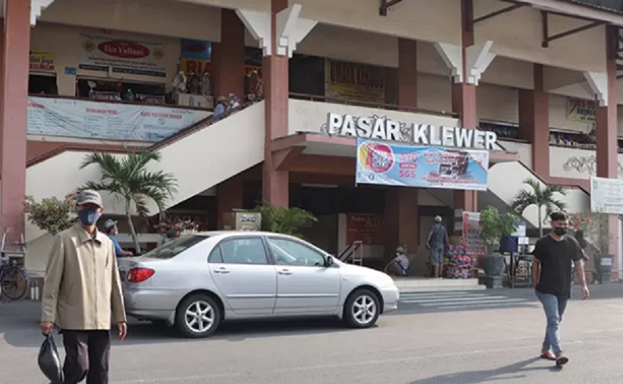 JUJUGAN: Pasar Klewer, sentra perdagangan batik neng Kota Solo sing wis kondhang wiwit jaman biyen. (DOKUMEN/RADAR SOLO)