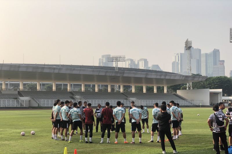 LATIHAN: Timnas Indonesia pada Jumat (31/5) kedatangan tambahan dua pemain, yakni Pratama Arhan dan Calvin Verdonk. (ANTARA)