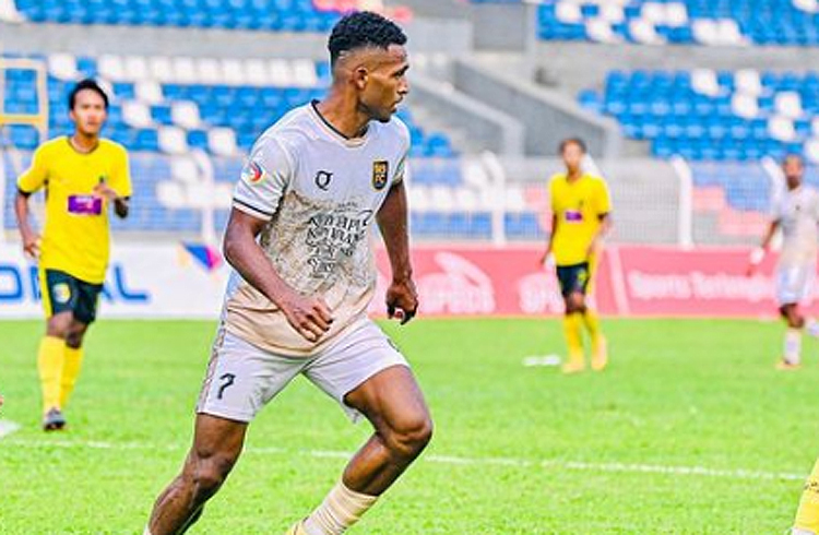 Tiriec Adriano Manuri saat melakoni pertandingan di Liga 3 beberaoa waktu lalu.