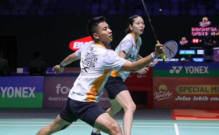 Dejan/Gloria kalahkan juara dunia 2023.