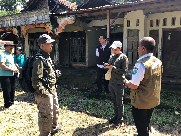 CEK LOKASI: PVMBG dan BPBD Ponorogo melakukan pemetaan tanah gerak di Desa Bekiring, Kecamatan Pulung beberapa waktu lalu.