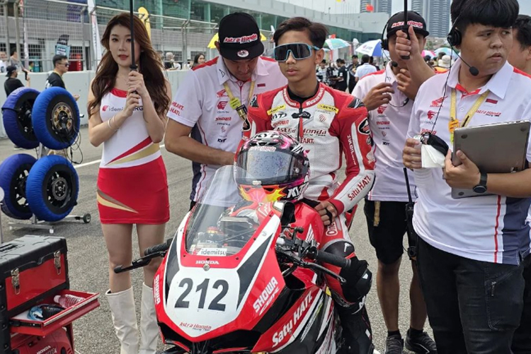 Ramadhipa saat hendak memulai balapan di Motegi.