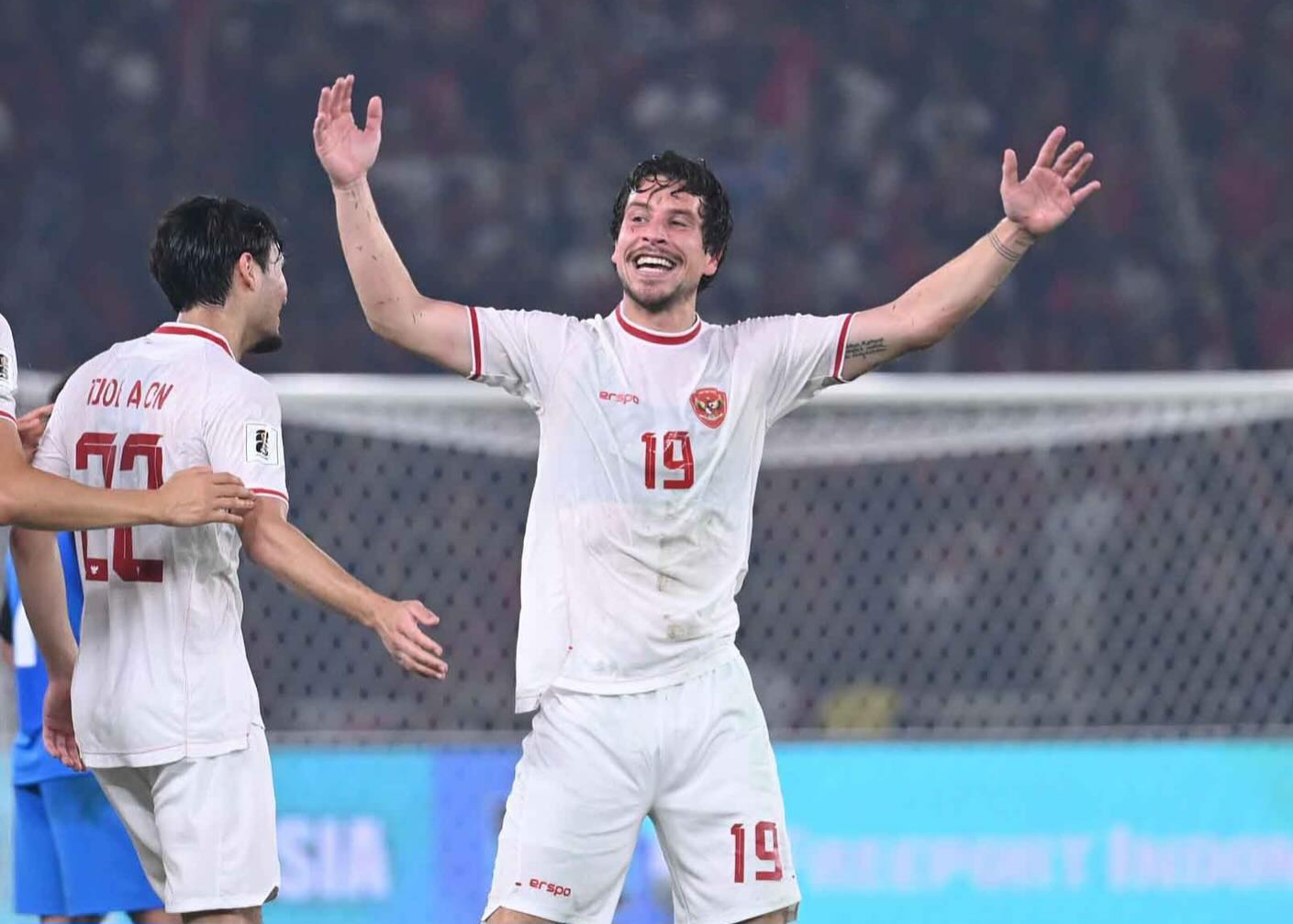 Selebrasi Thom Haye usai mencetak gol tadi malam.
