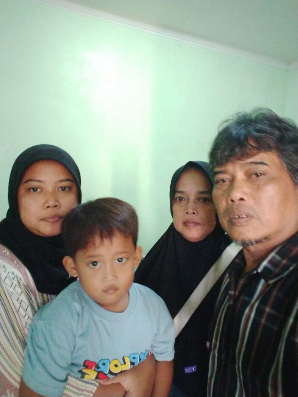 AMAN: Dua anak hilang dari Magetan telah bersama orang tuanya di Jakarta. (ISTIMEWA/RADAR MADIUN)