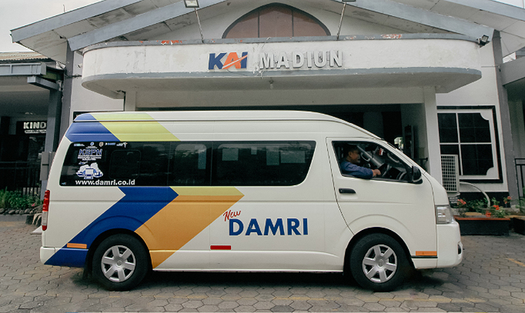 Keberangkatan DAMRI dari Stasiun Madiun setiap hari sebanyak dua kali