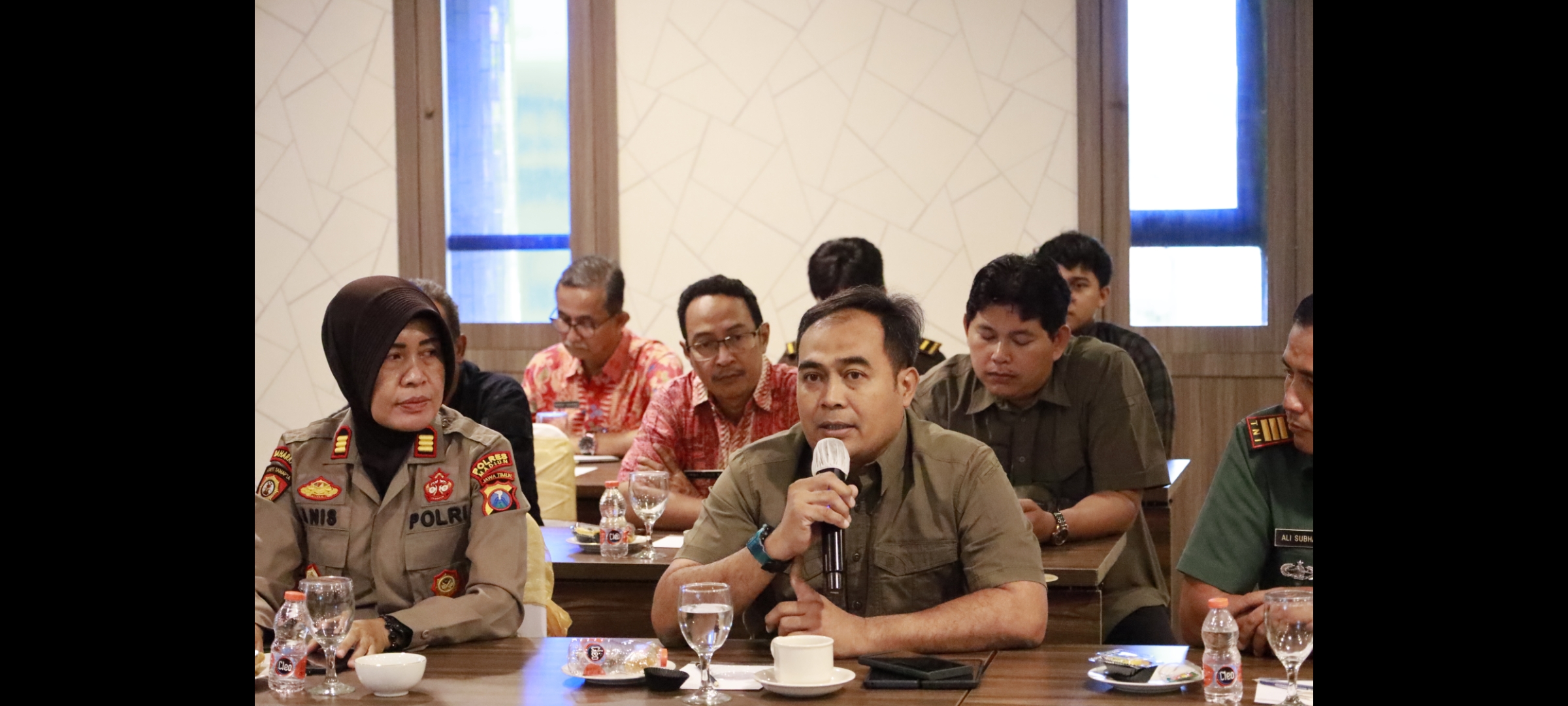 SHARING: Berbagai instansi saling berbagi informasi saat kegiatan rapat Timpora. (KANIM MADIUN)