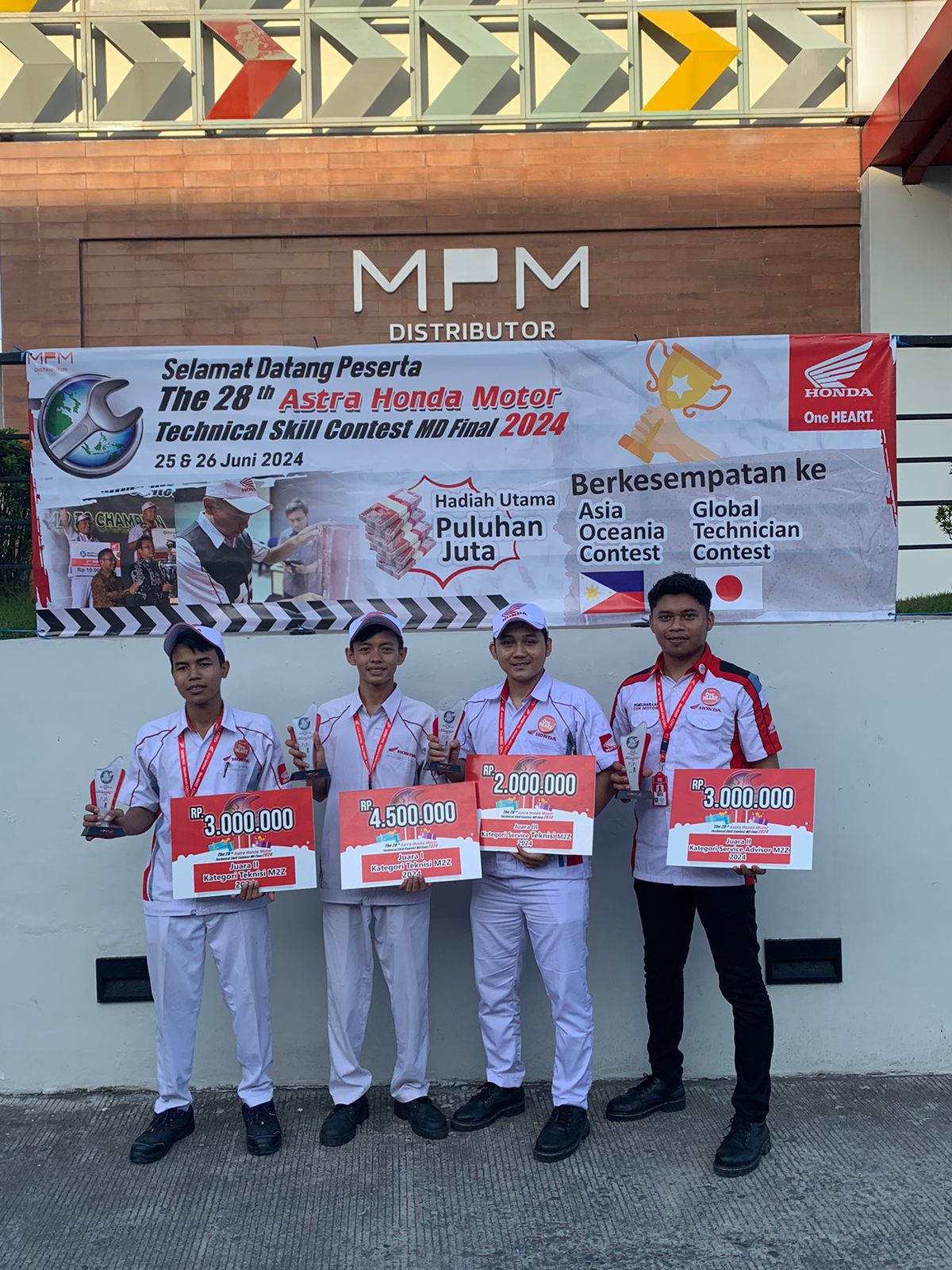 CONGRATS: Para staf berprestasi CUN Motor Group yang memenangkan Astra Honda Motor Technical Skill Contest (AHM-TSC) Final Main Dealer 2024. (CUN MOTOR)