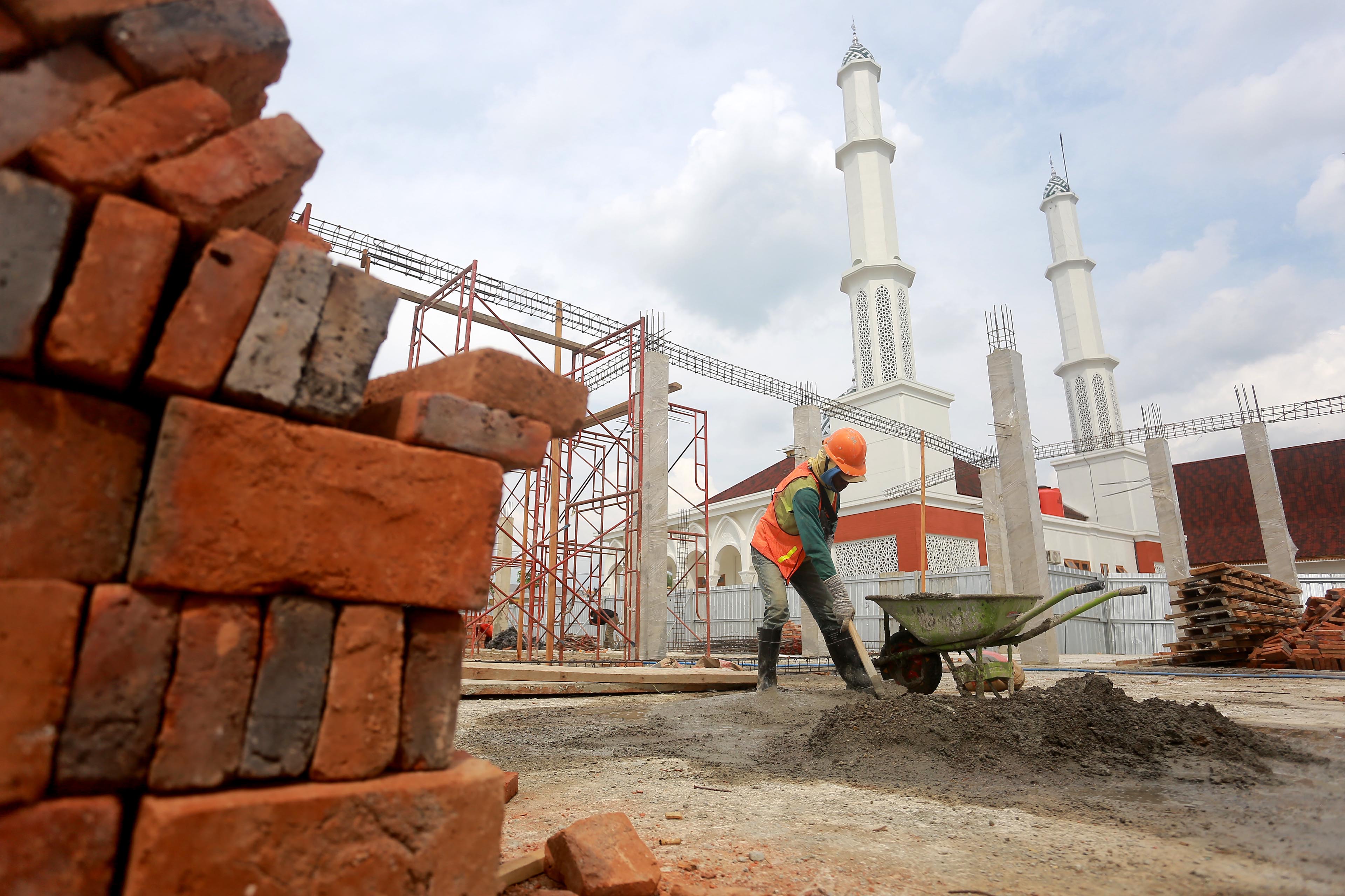 INFRASTRUKTUR: Progres pembangunan pondok lansia tahun ini mencapai 9,46 persen. (BAGAS BIMANTARA/JAWA POS RADAR MADIUN)