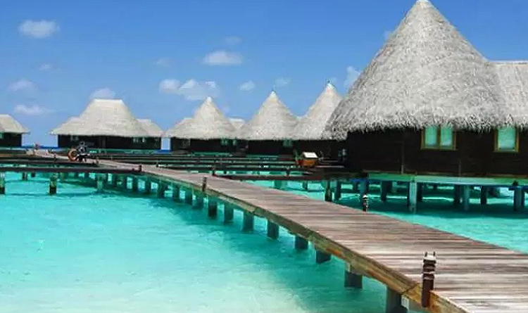 Pantai Maldives Lamongan.