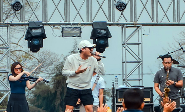 Gilga Sahid saat konser di Wonosobo beberapa waktu lalu.