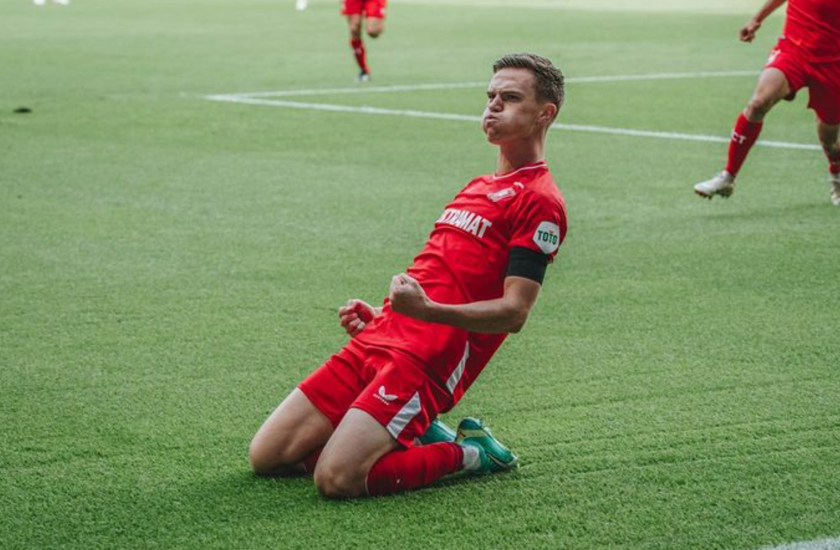 CALON NATURALISASI?: Daan Rots, rekan Mees Hilgers di FC Twente, punya darah Indonesia. Statistiknya lebih gacor dari Ole Romeny. (INSTAGRAM)