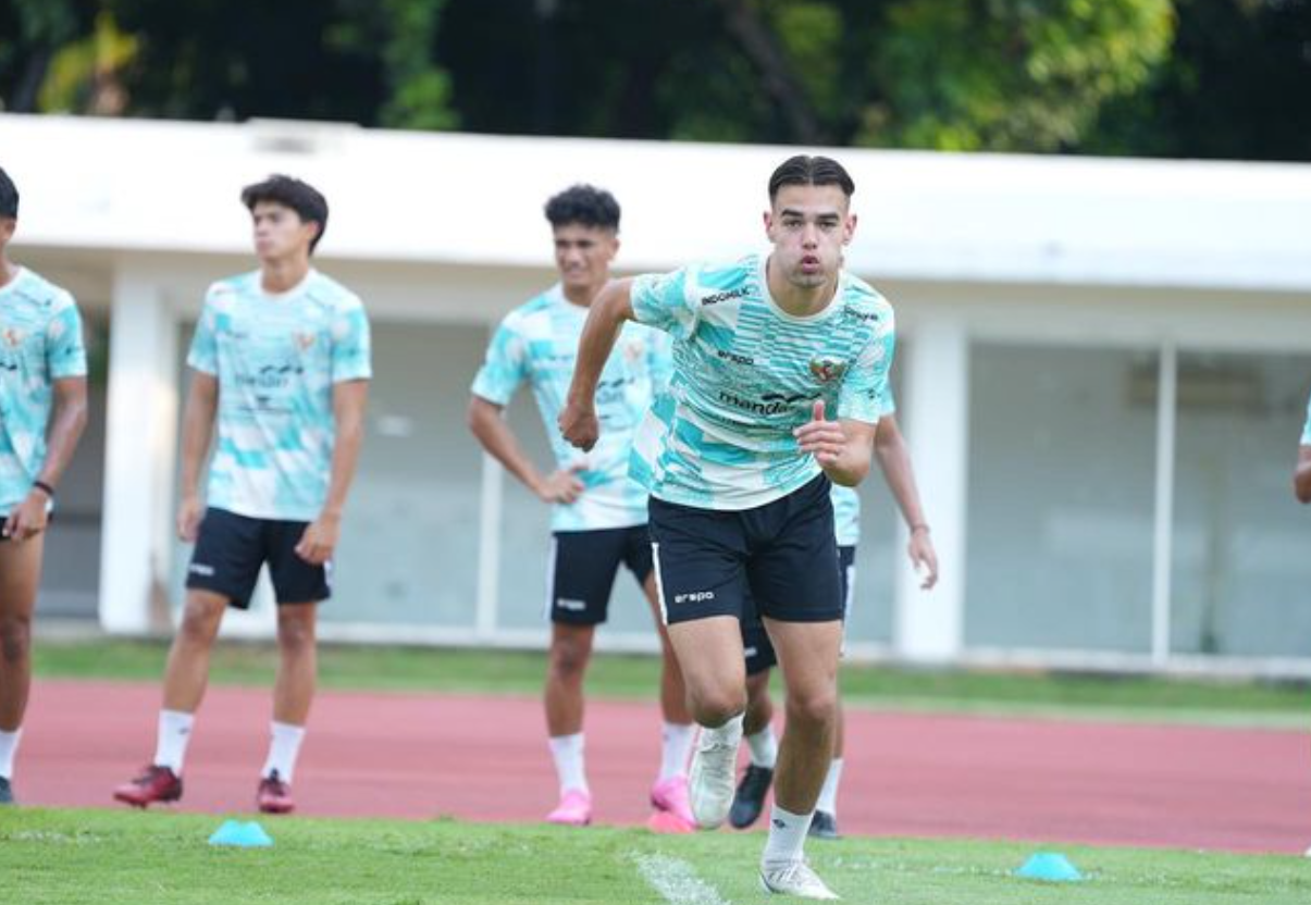 BERLATIH: Jens Raven, striker naturalisasi Indonesia U-19, berlatih di Jakarta. (PSSI)
