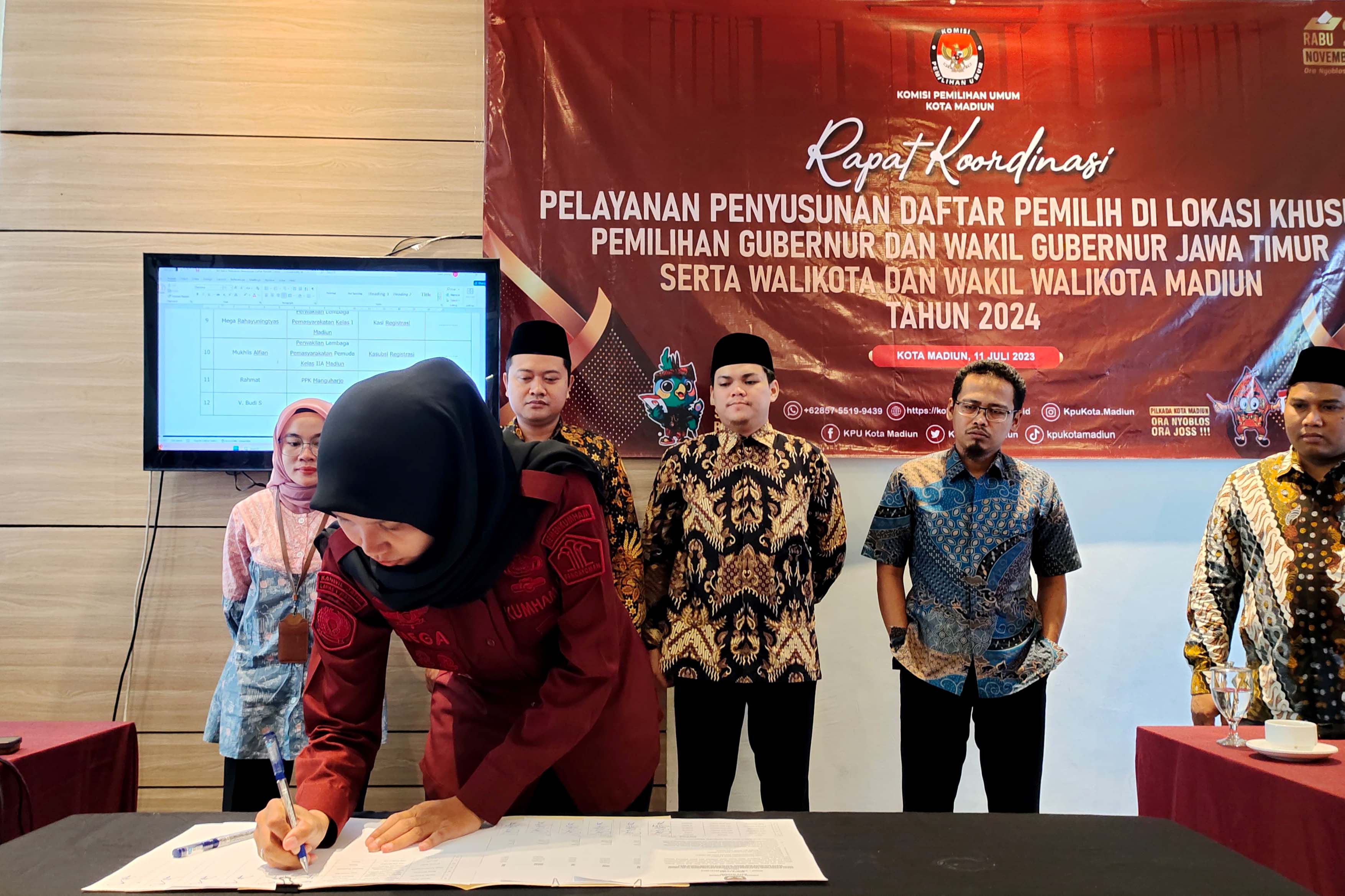 FASILITASI PEMILIH: KPU, bakesbangpol, Lapas Pemuda, Lapas Kelas I Madiun dan dispendukcapil melakukan koordinasi pemenuhan hak pilih narapidana pada Kamis (11/7) lalu. (KPU KOTA MADIUN)