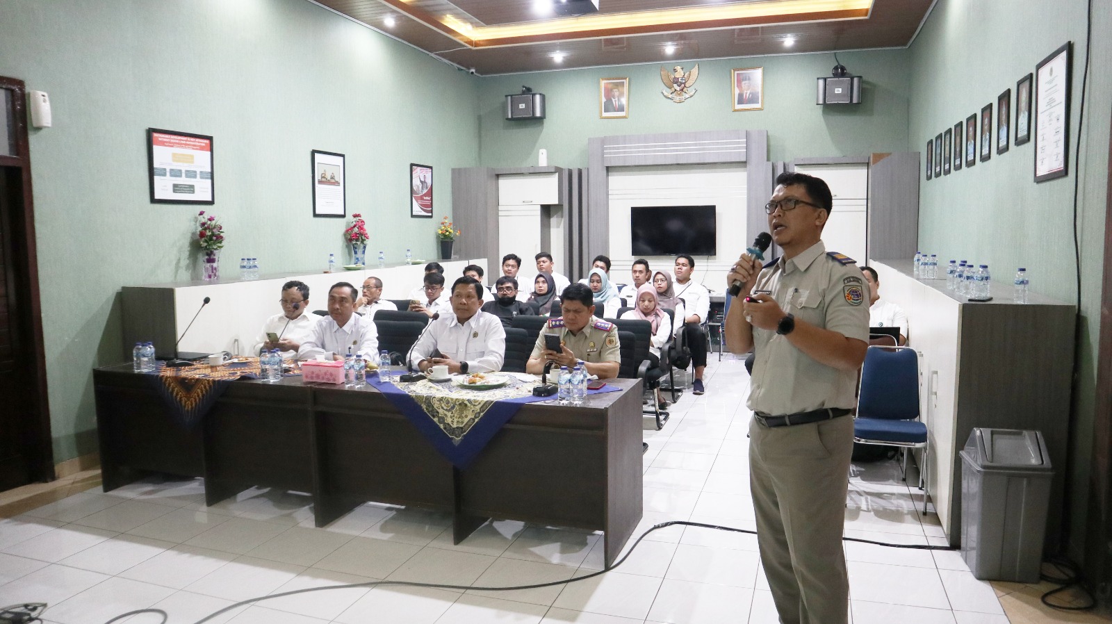 STUDI TIRU: Kantor Pertanahan Madiun menerima kunjungan kerja studi tiru dari Kantor Pertanahan Probolinggo. (KANTAH UNTUK RADAR MADIUN)