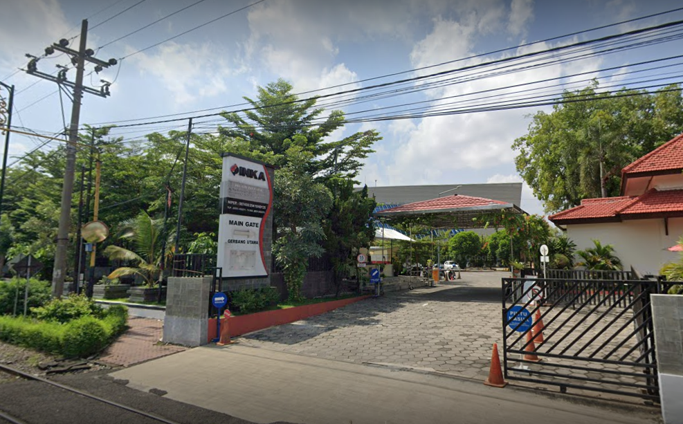 BUMN: Gerbang kantor PT Inka di Jalan Yos Sudarso, Kota Madiun. (GOOGLE)