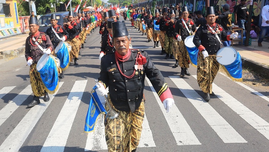 TRADISI-BUDAYA: Suran Agung 2024 neng Kota Madiun diramekake kirab budaya. (BAGAS BIMANTARA/RADAR MADIUN)