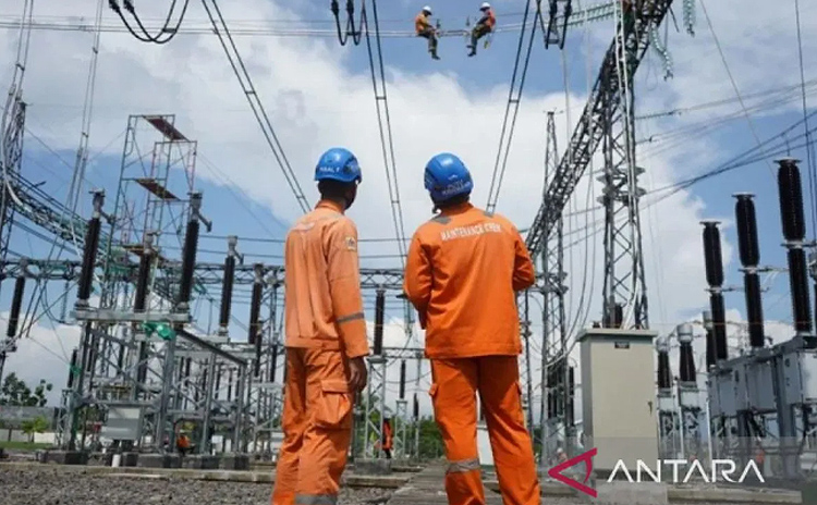 Ilustrasi karyawan PLN. Bulan ini PLN membuka lowongan untuk lulusan SMA hingga S1,