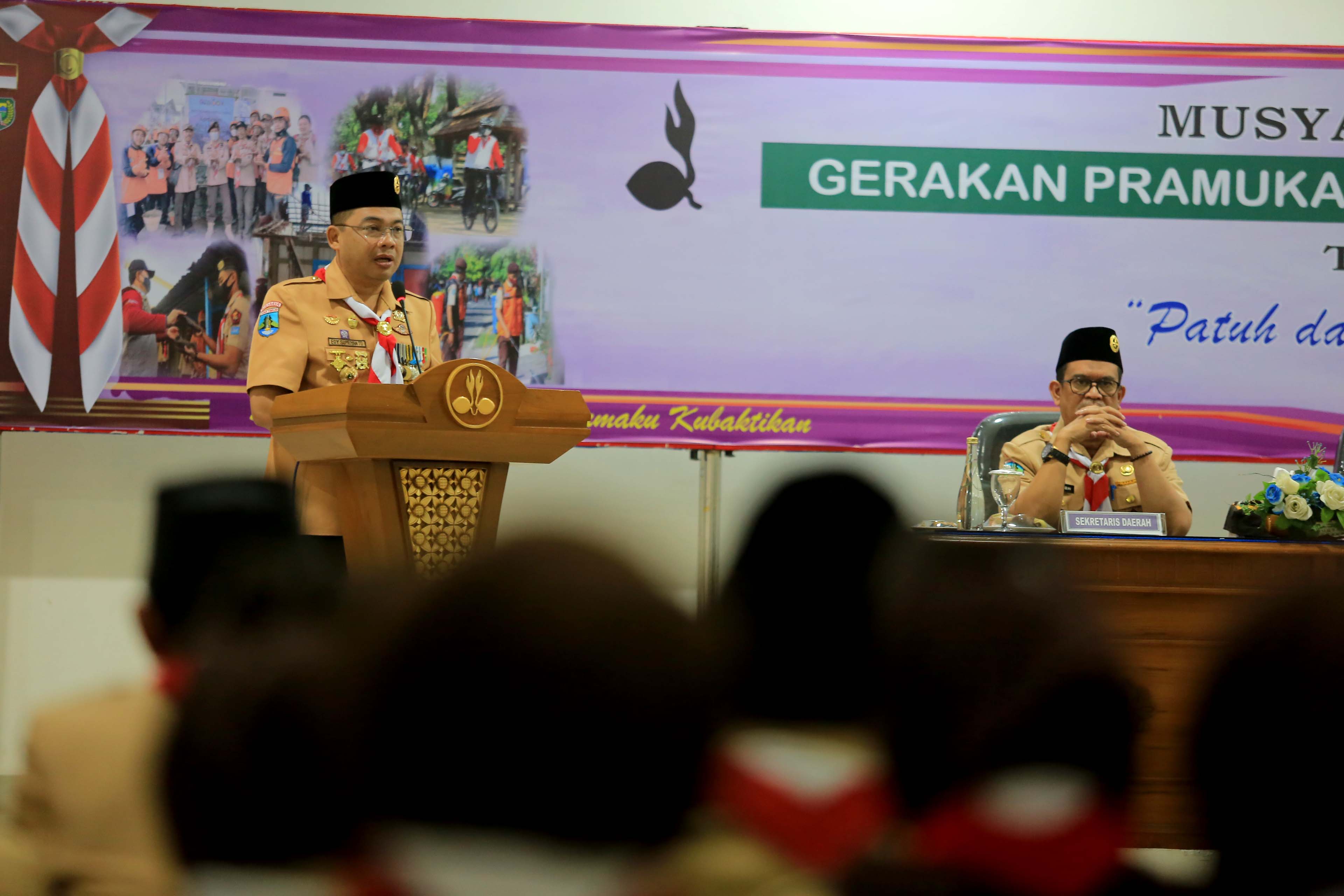 KAKAK PEMBINA: Pj Wali Kota Madiun saat membuka acara Muscab Kwarcab Pramuka Kota Madiun di Gedung Diklat, Senin (22/7). (BAGAS BIMANTARA/RADAR MADIUN)