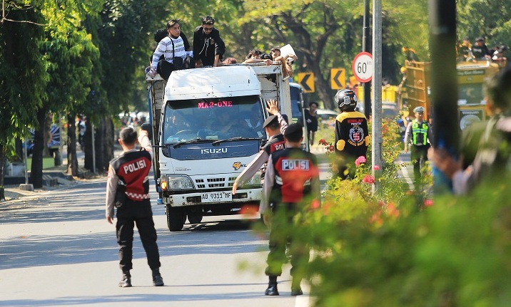 DADI CATHETAN: Ing Suran Agung isih ana praoto bak terbuka kanggo ngemot peserta. (BAGAS BIMANTARA/RADAR MADIUN)