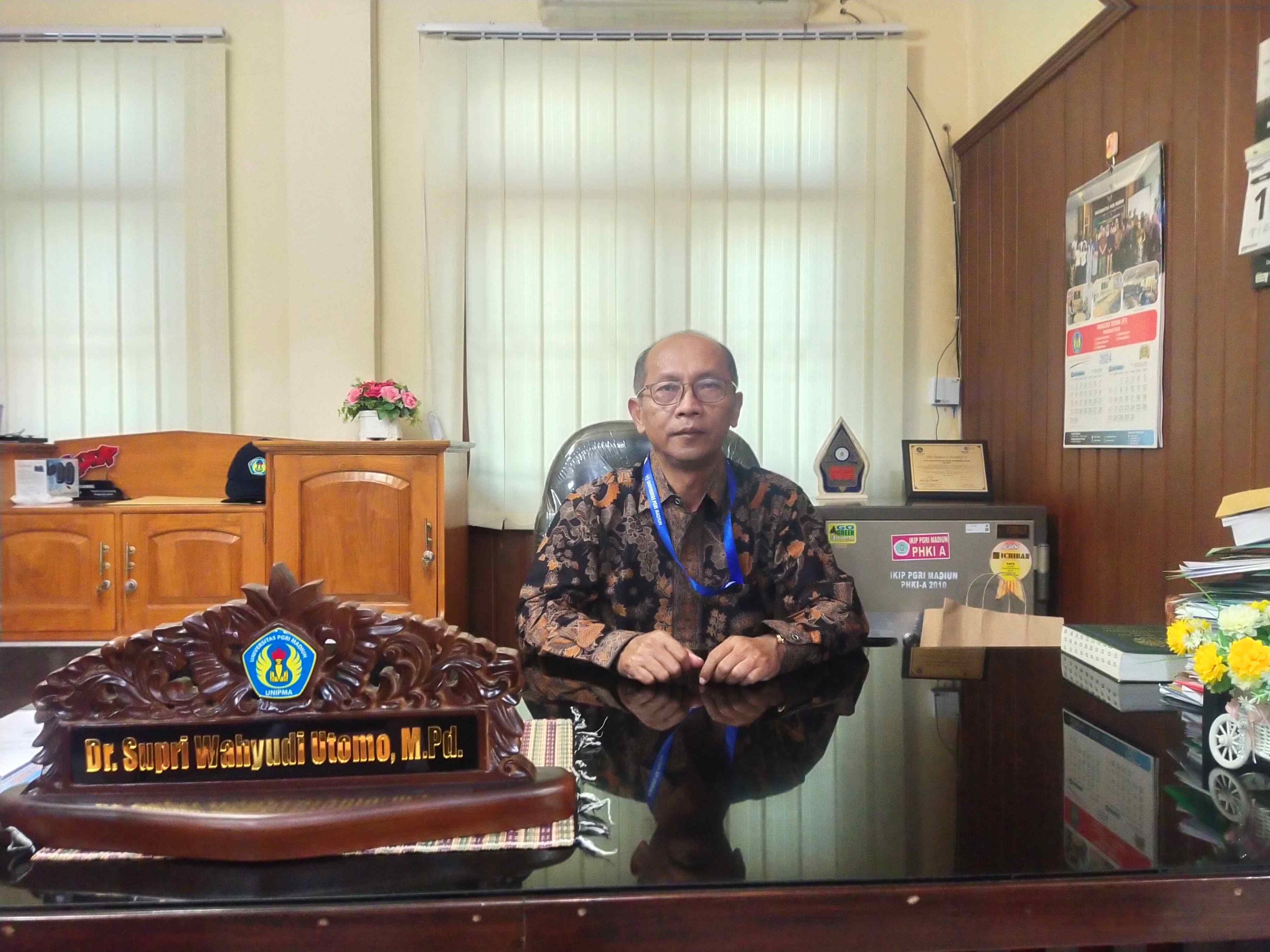 Rektor Unipma Supri Wahyudi Utomo