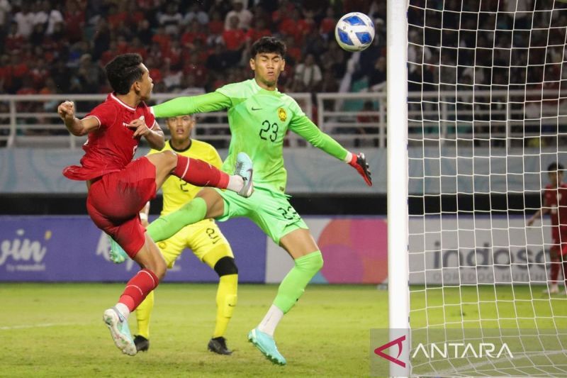 ILUSTRASI: Alfharezzi&nbsp;Buffon jadi pahlawan dengan mencetak satu-satunya gol di pertandingan tadi. (ANTARA)