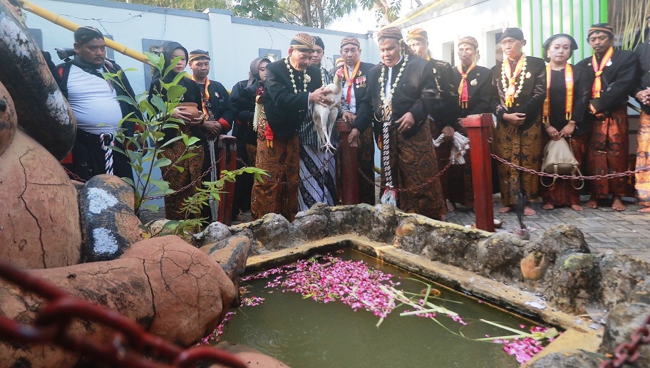 TRADISI BUDAYA: Ruwat Sengkala Bumi Praja Nusantara ing MUS Kabupaten Madiun. (R BAGUS RAHADI/RADAR CARUBAN)