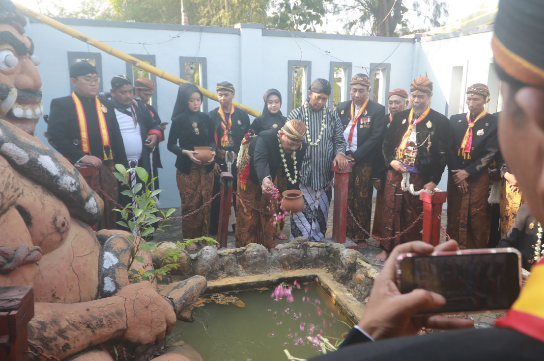 TRADISI: Ruwat Sengkolo Bumi Praja Nusantara rutin digelar setiap tahun saat bulan Muharram. (R. BAGUS RAHADI/RADAR MADIUN)